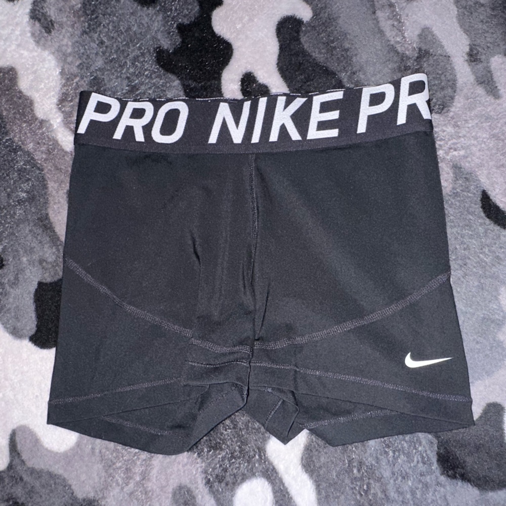 Medium women’s black Nike pros